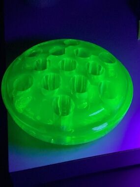 VINTAGE 13 HOLES GREEN URANIUM GLASS FLOWER FROG/DECOR PIECE